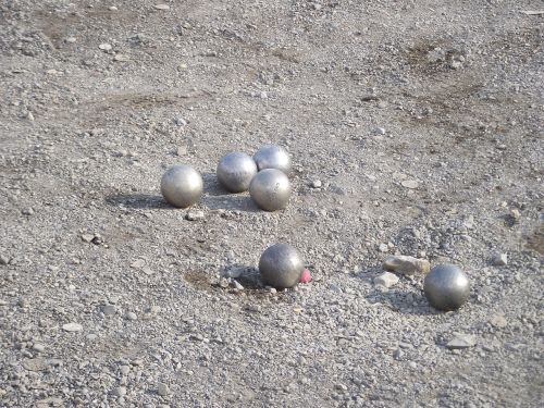 boules balls sand