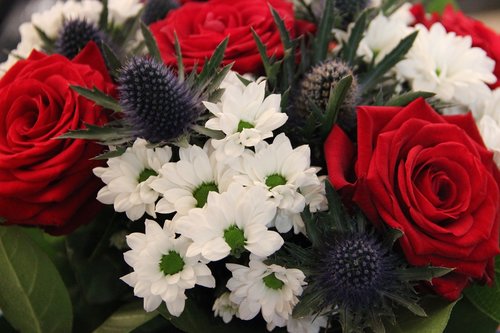 bouquet  commemoration  blue white red