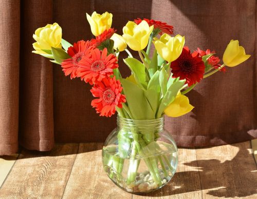 bouquet spring flowers vase