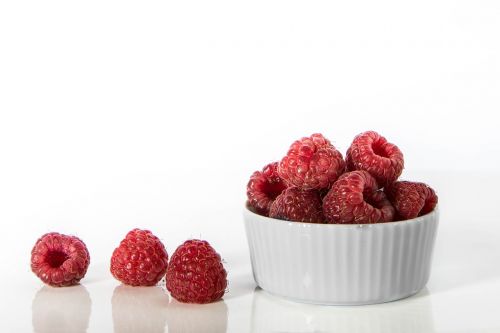 bowl raspberries bay