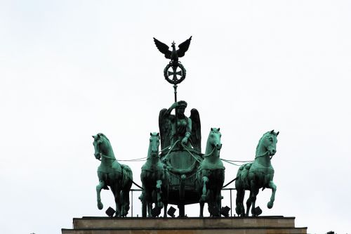 brandenburg gate quadriga horses