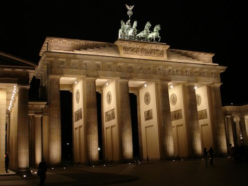 brandenburg gate berlin building