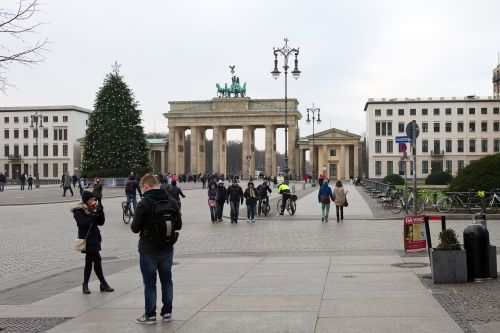 brandenburg gate berlin historic edifice