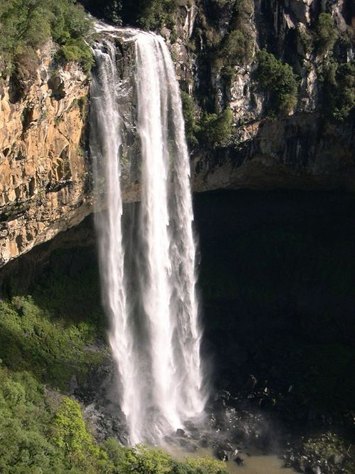 brazil caracol falls