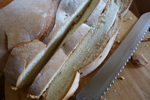 bread knife slices