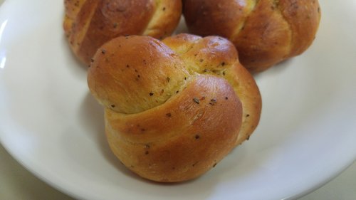 bread  knot  italian seasoning