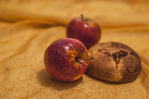 bread  fruit  apple