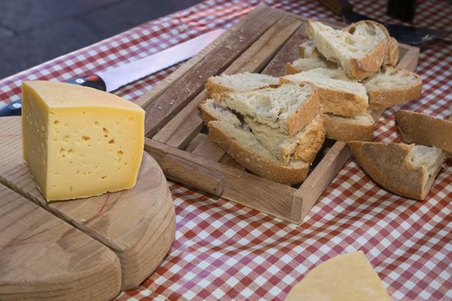 bread  cheese  food