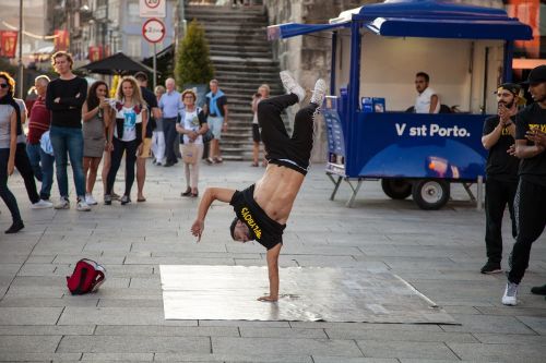 breakdance move your body acrobatics
