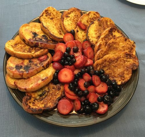 breakfast french toast berries