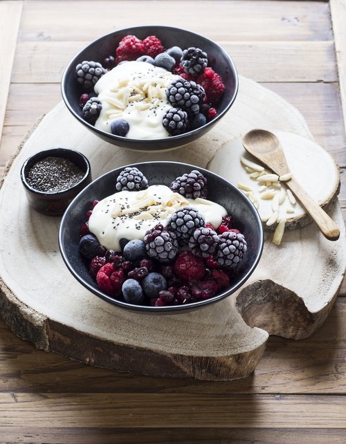 breakfast  yogurt  fruit