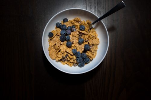 breakfast blueberries wood