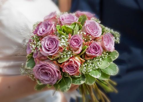 bridal bouquet wedding roses