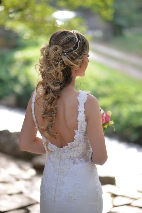 bride wedding hair