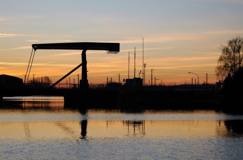 bridge morgenstimmung water