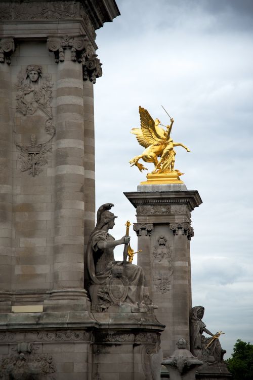 bridge sculpture paris