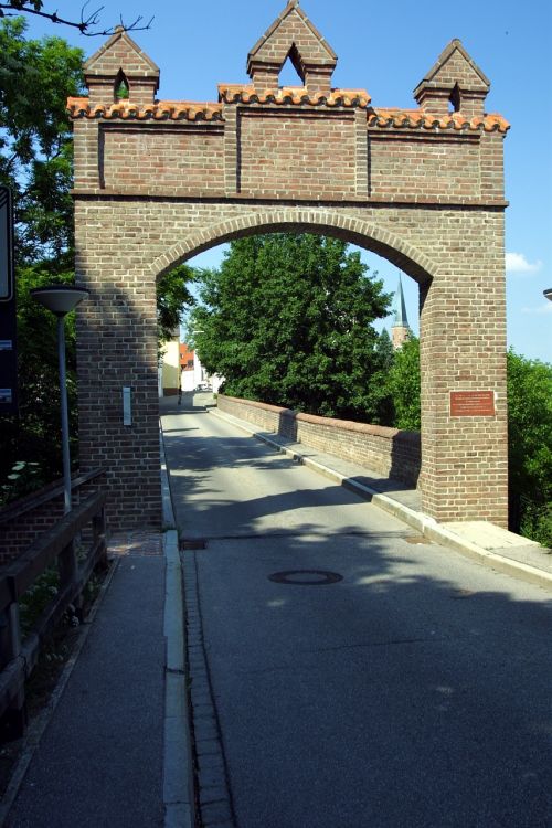 bridge city gate middle ages