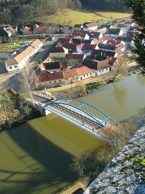 bridge valley river