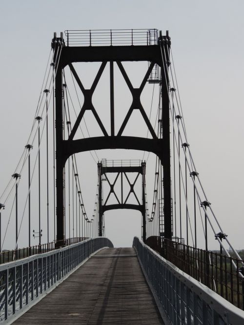 bridge suspended architecture