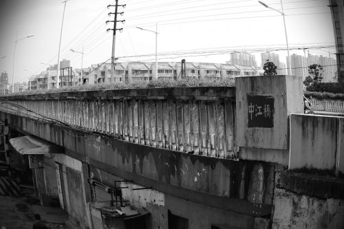 bridge the old bridge black and white