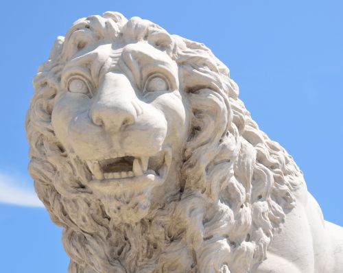 bridge of lions lion sculpture