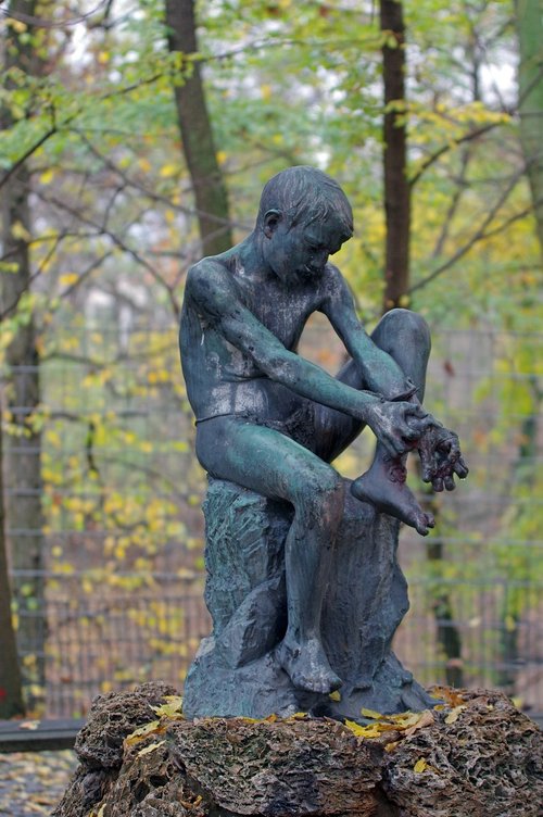 bronze  plastic  statue