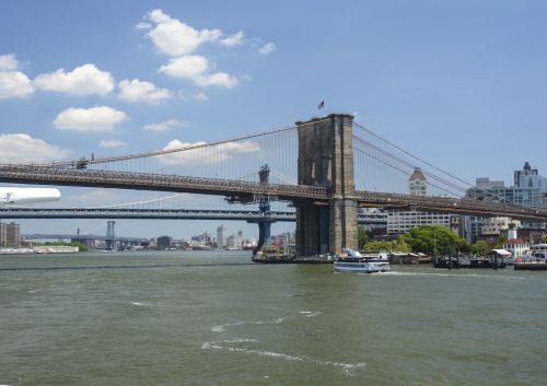 brooklyn bridge new york east river