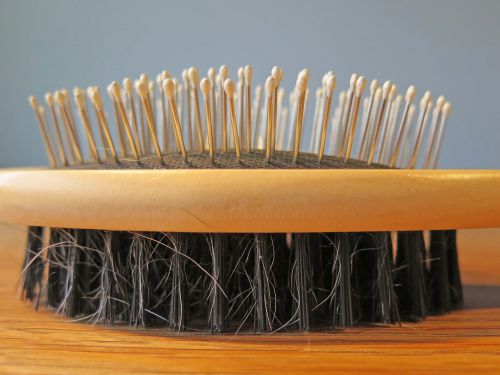 brush hair comb