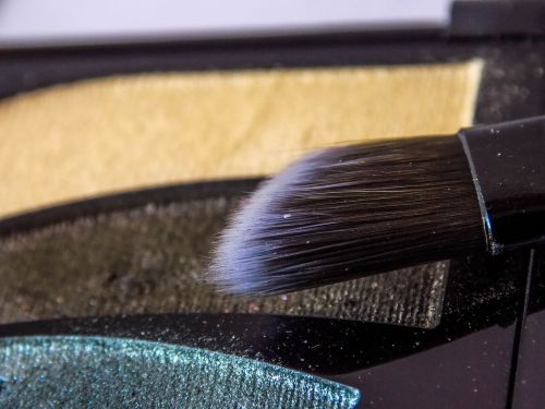 brush makeup shadows