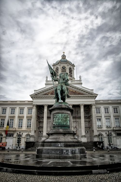 brussels place royale monument