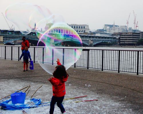 bubbles street artist children
