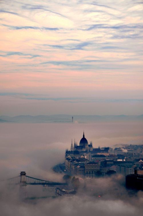 budapest dawn fog
