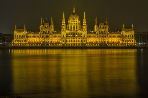 budapest danube parliament