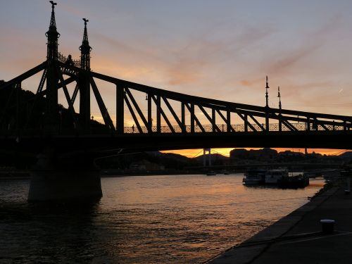 budapest evening lighting