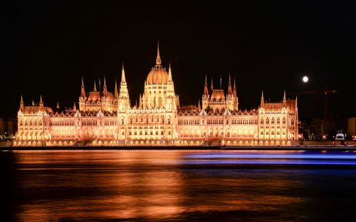 budapest parliament danube