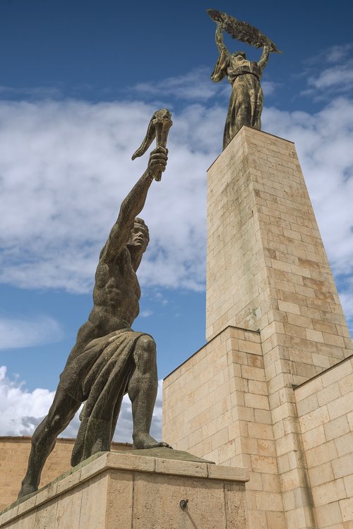 budapest  statues  monument