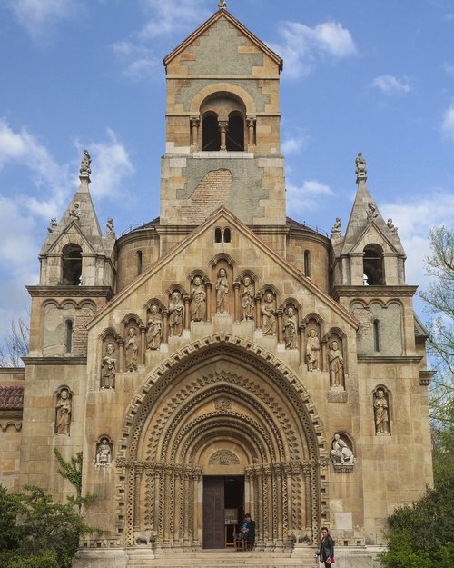 budapest  church  architecture