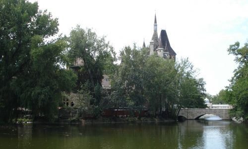 budapest city park bridge