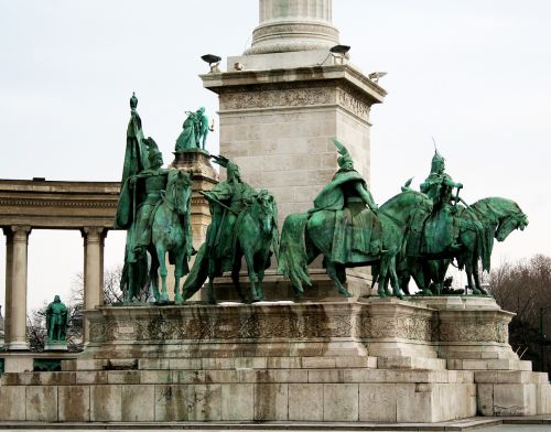 budapest hungary heroes square statures