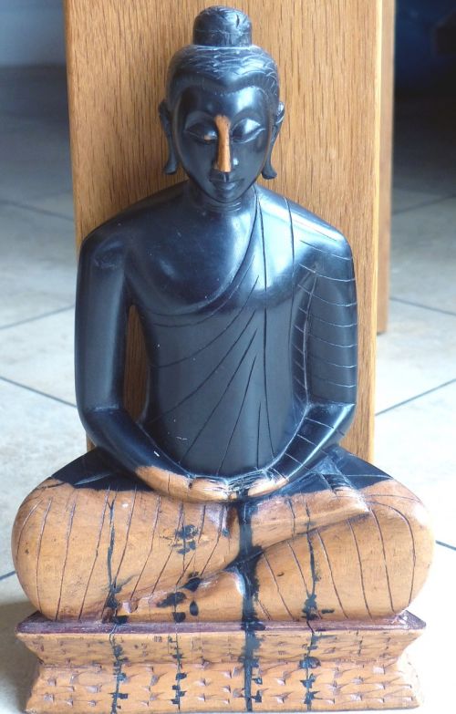 buddha statue wooden
