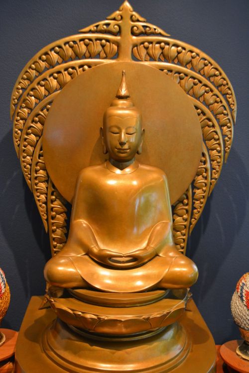 buddha sculpture statue