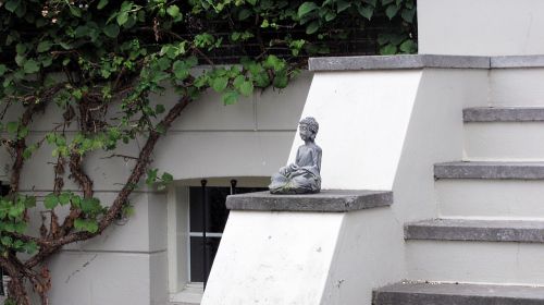 buddha meditation garden statue