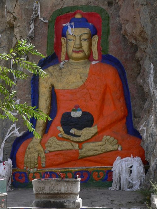 buddha statue tibet