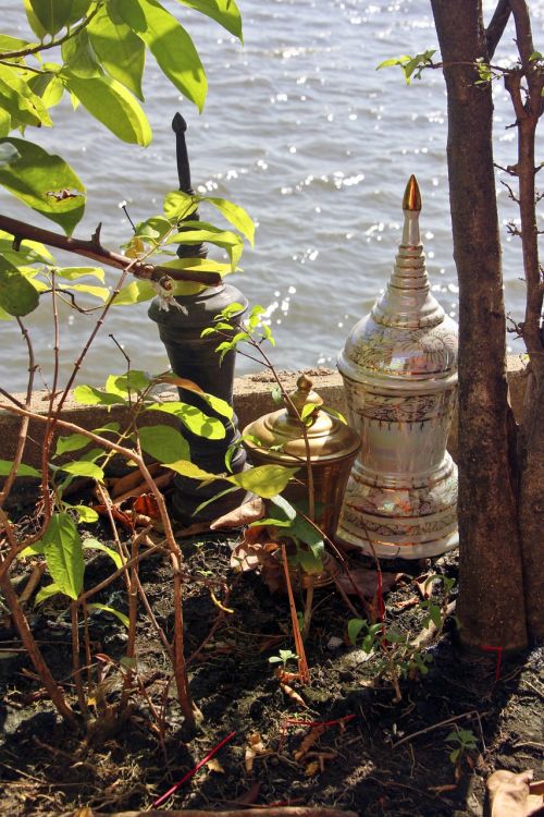 buddha urn asia