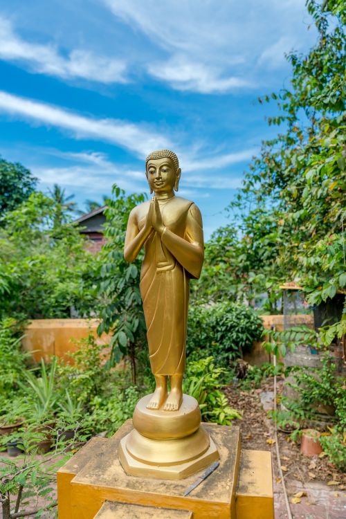 buddha statue temple sculpture