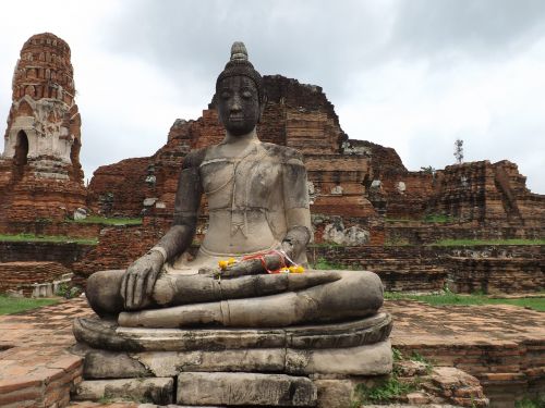 buddha statue ayutthaya wat mahathat