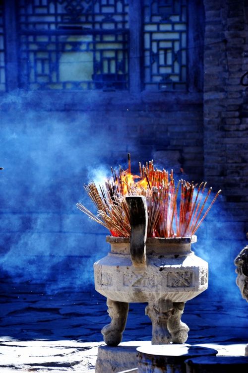 buddhism incense burner smoke