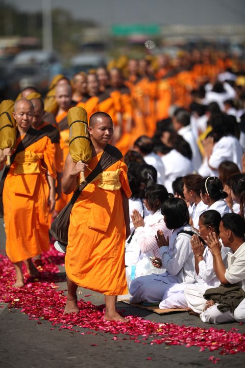 buddhism monks robes