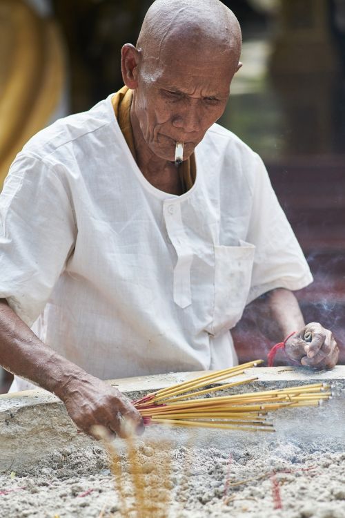 buddhist male prayer