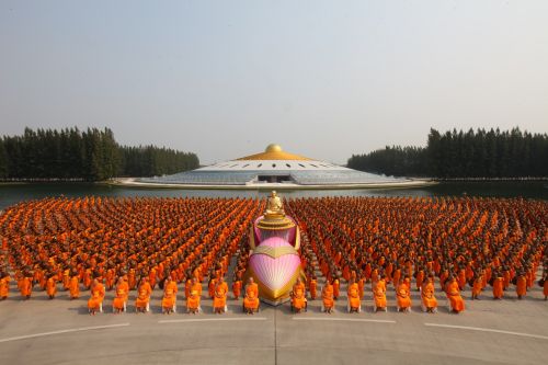 buddhists monks buddhism